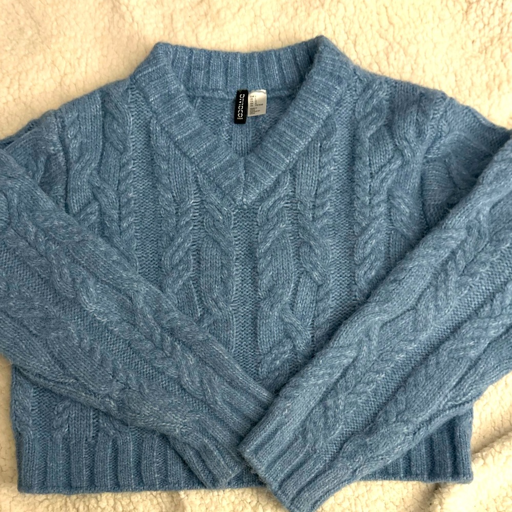 H&M dusty blue crop V-neck